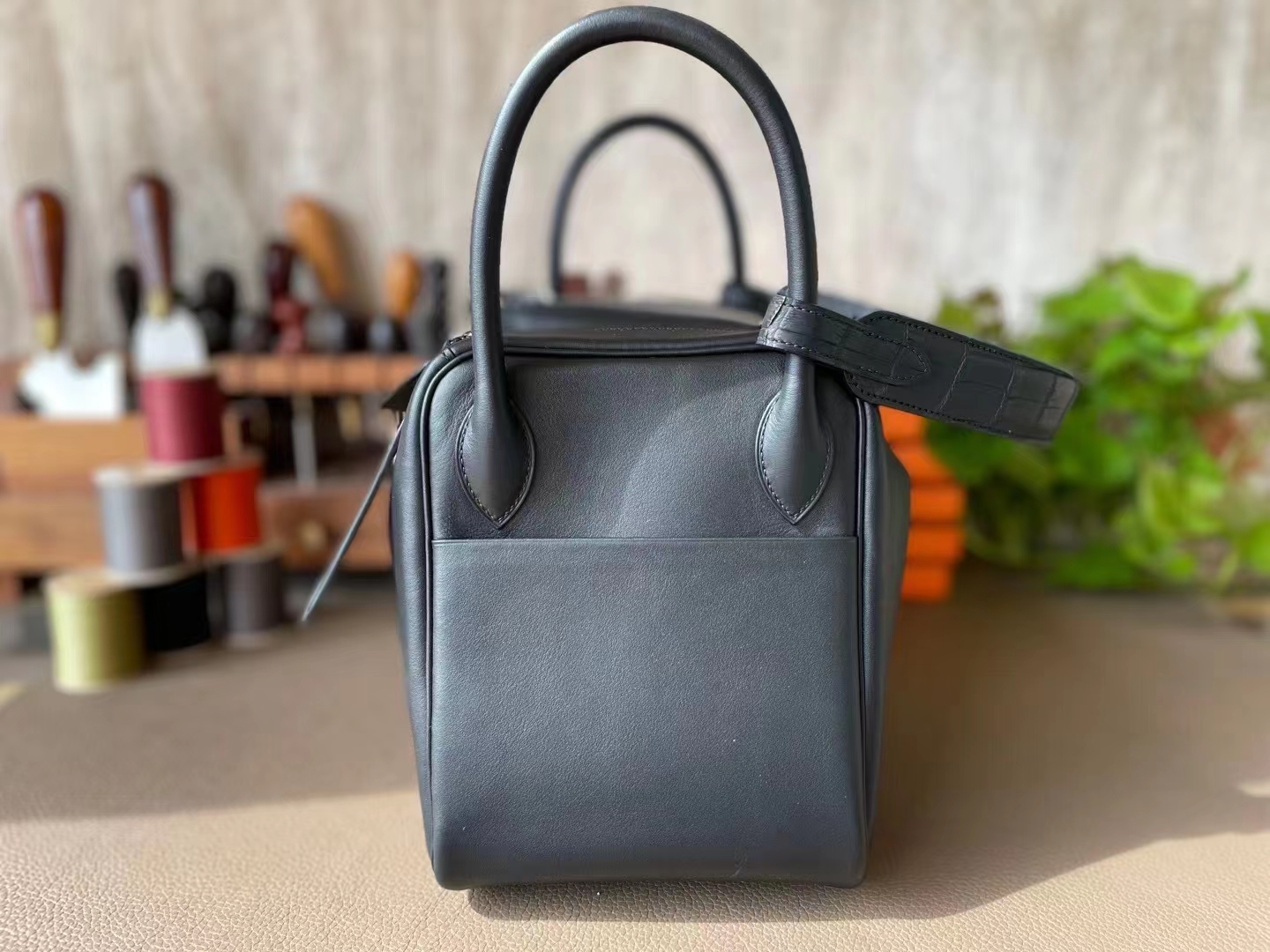 Hermès（爱马仕）Lindy 琳迪包 黑色 Swift皮 拼 雾面鳄鱼肩带 银扣 30cm
