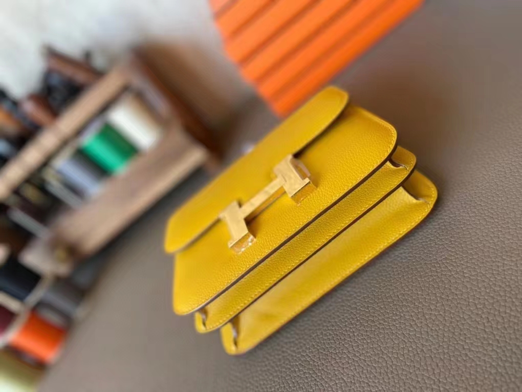 Hermès（爱马仕）Constance 康康 琥珀黄 Evercolor皮 金扣 19cm