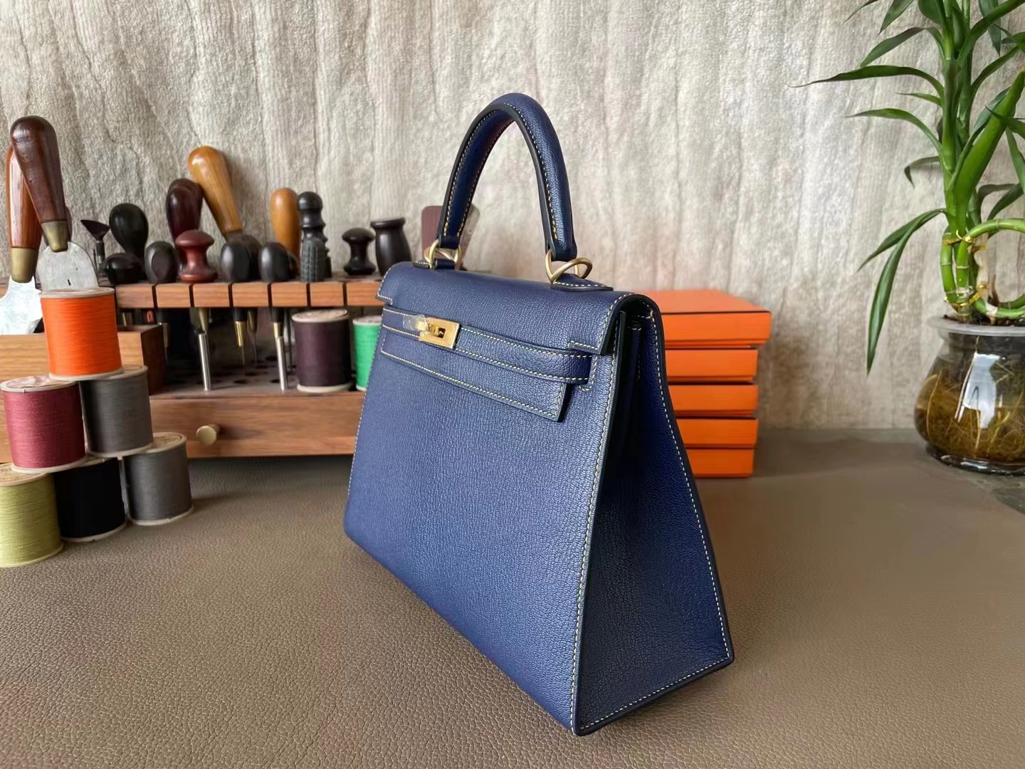 Hermès（爱马仕）kelly 凯莉包 宝石蓝 内拼 琥珀黄 山羊皮 金扣 25cm