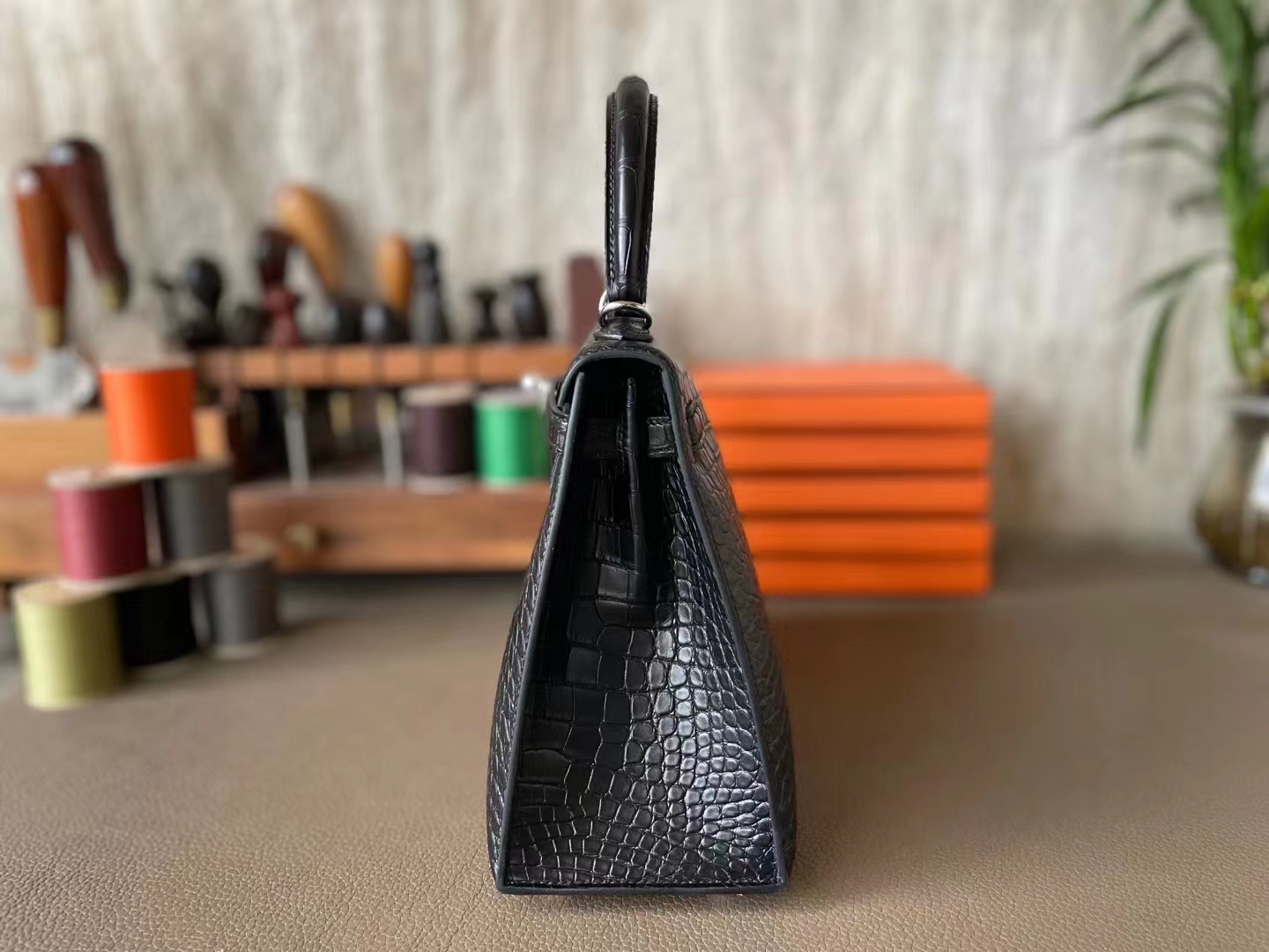 Hermès（爱马仕）Kelly 凯莉包 黑色 雾面美洲鳄 银扣 25cm