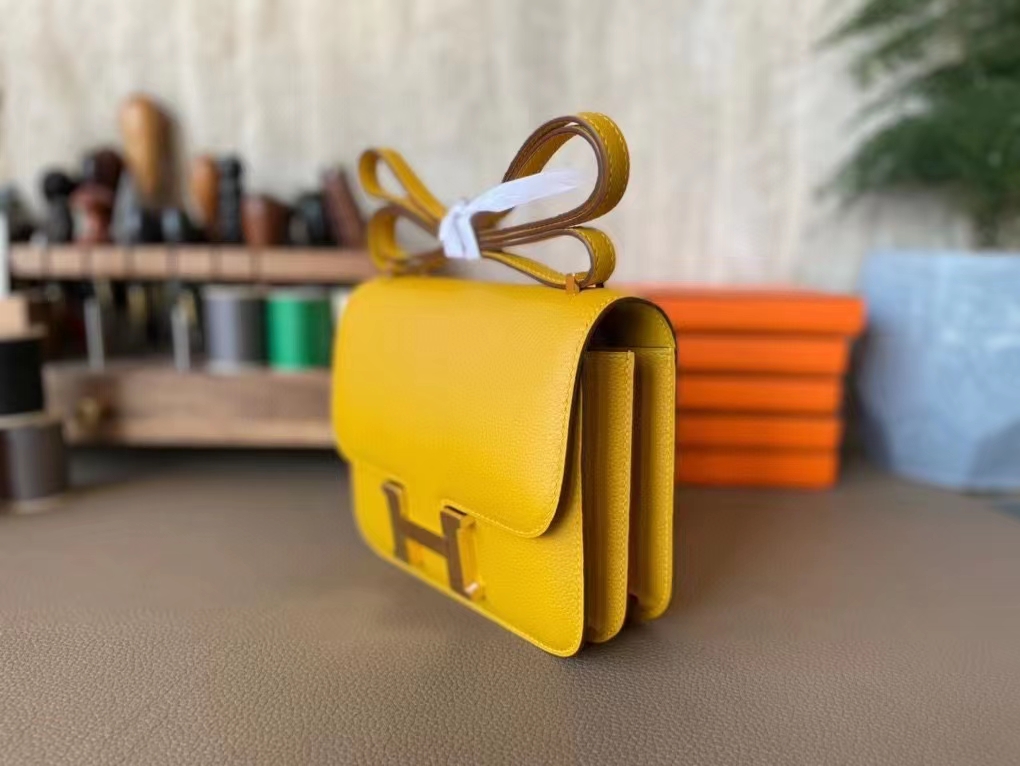 Hermès（爱马仕）Constance 康康 琥珀黄 Evercolor皮 金扣 19cm