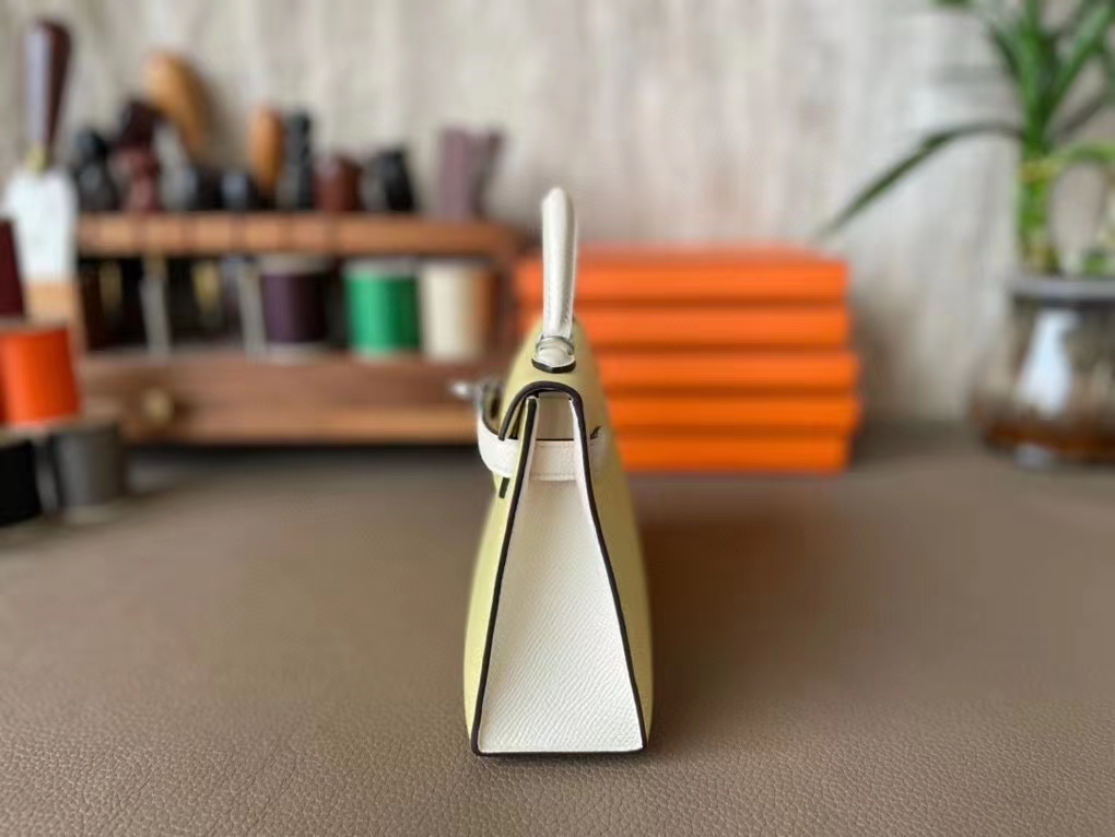 Hermès（爱马仕）minikelly 迷你凯莉 小鸡黄 拼 奶昔白 Epsom掌纹皮 银扣 19cm 二代