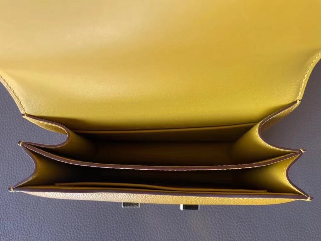 Hermès（爱马仕）Constance 康康 琥珀黄 Evercolor皮 金扣 19cm