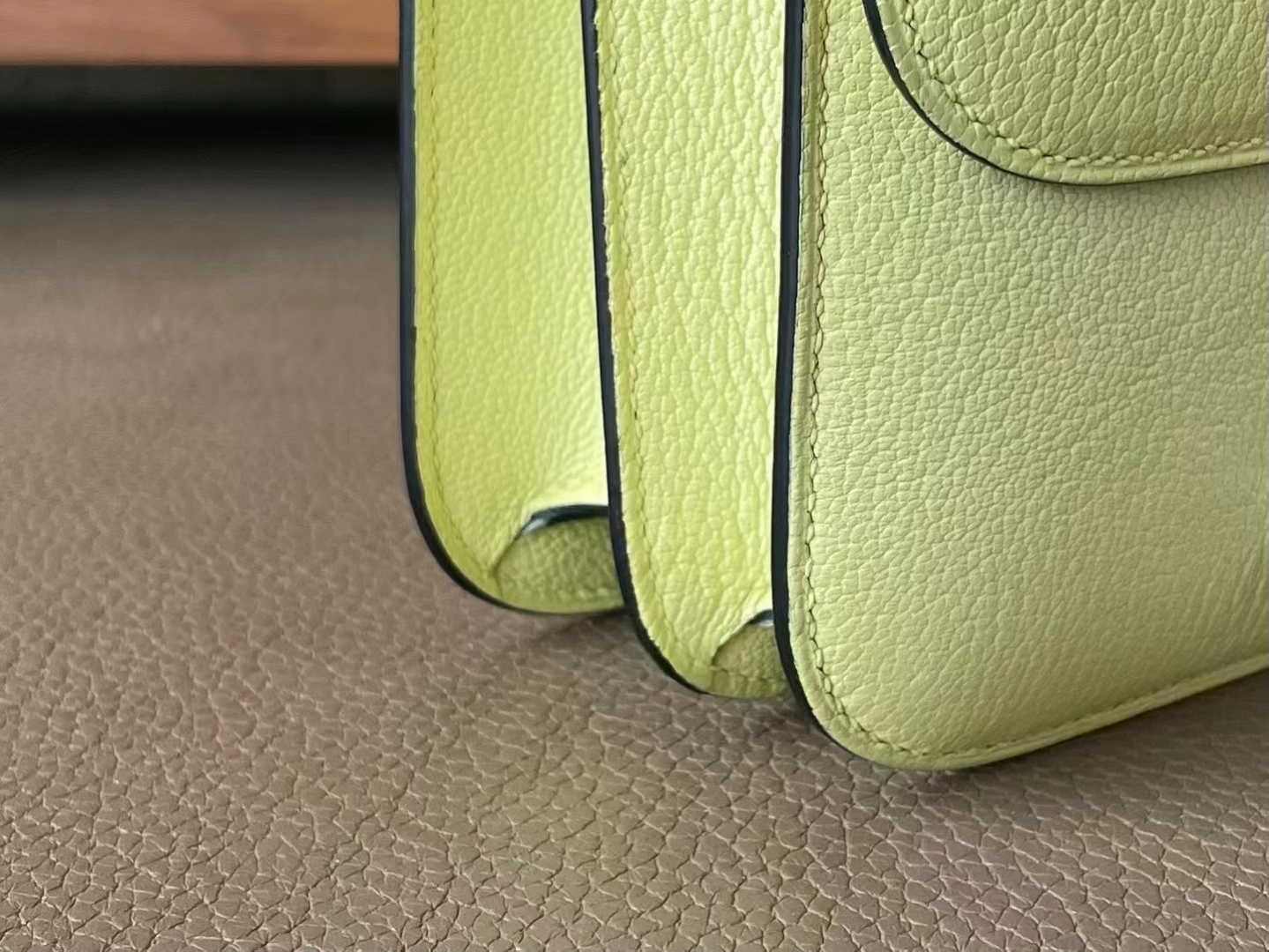 Hermès（爱马仕）Constance 康康 小鸡黄 Evercolor皮 银扣 19cm