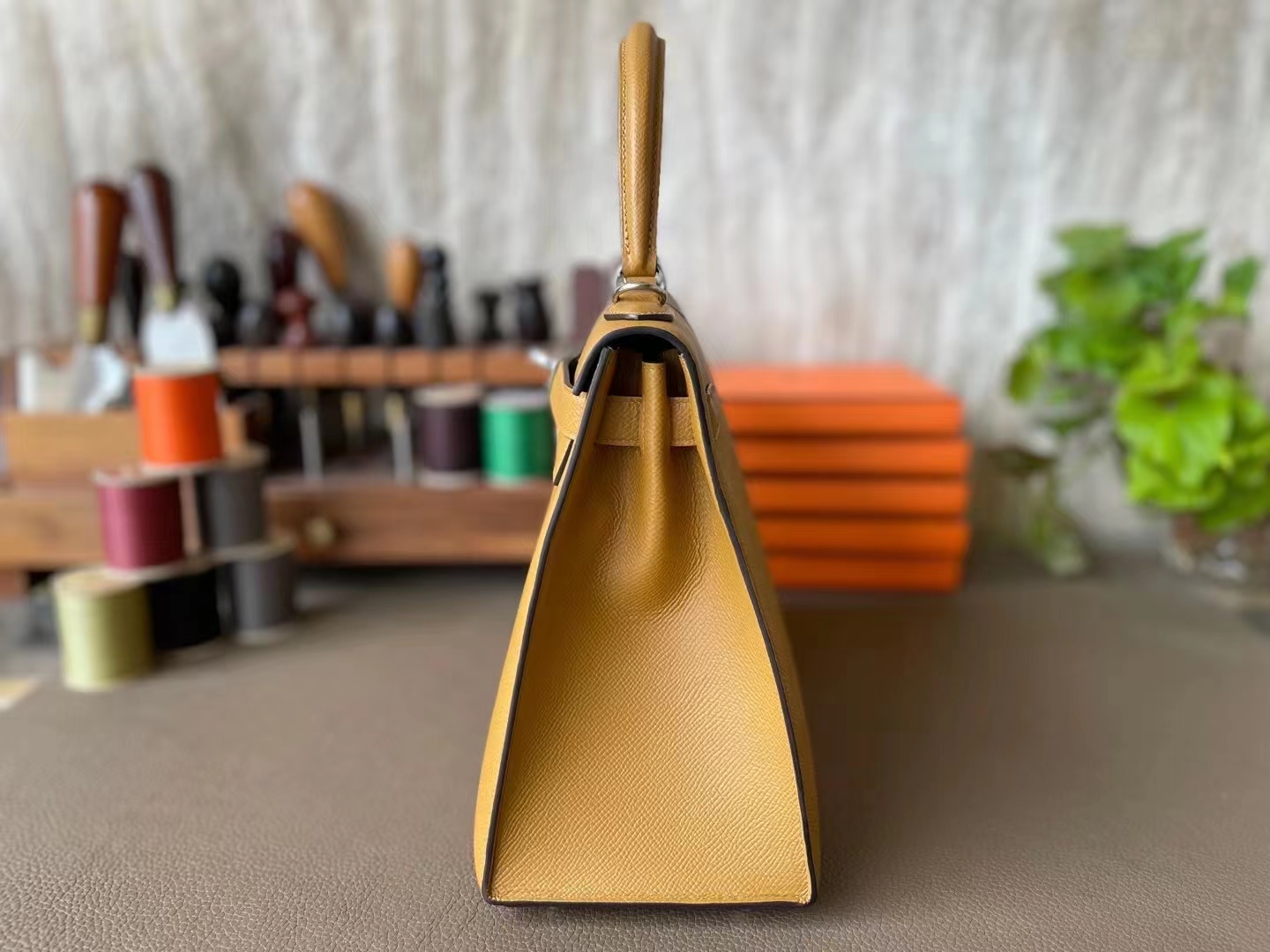 Hermès（爱马仕）Kelly 凯莉包 芝麻色 拼 大象灰 Epsom 掌纹皮 银扣 28cm