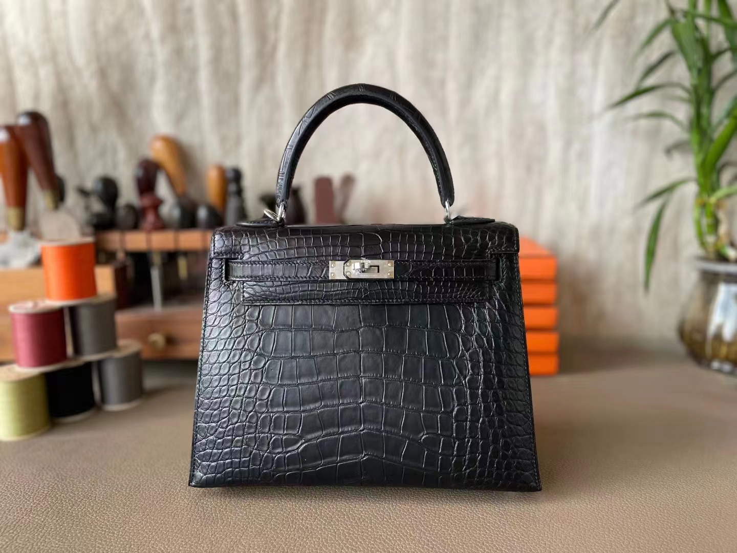 Hermès（爱马仕）Kelly 凯莉包 黑色 雾面美洲鳄 银扣 25cm