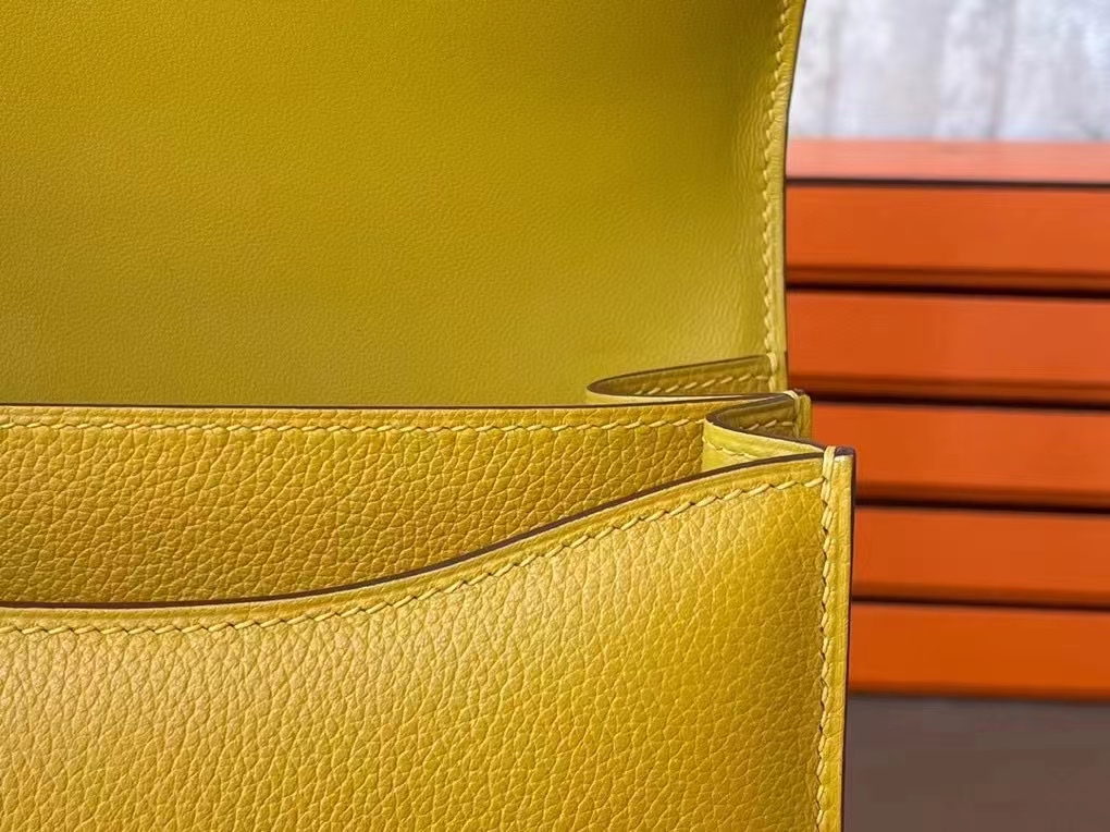 Hermès（爱马仕）Constance 康康 琥珀黄 Evercolor皮 金扣 19cm