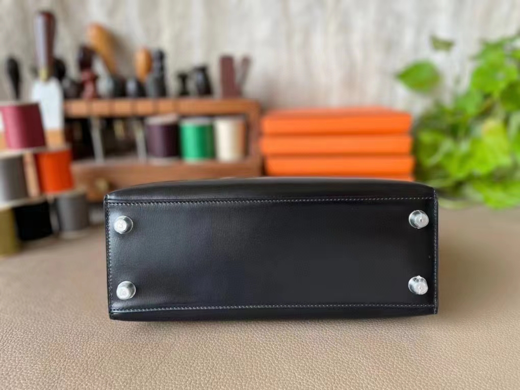 Hermès（爱马仕）Kelly 凯莉包 黑色 Box皮 银扣 25cm