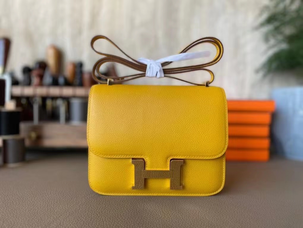 Hermès（爱马仕）Constance 康康 琥珀黄 Evercolor皮 金扣 19cm