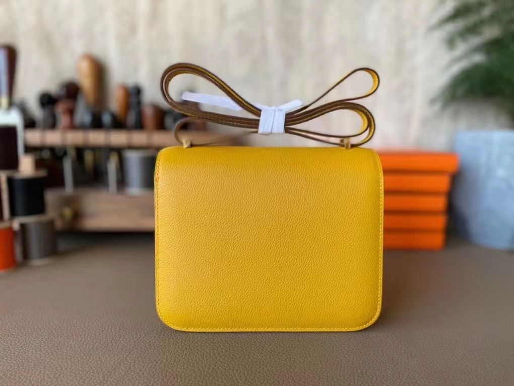 Hermès（爱马仕）Constance 康康 琥珀黄 Evercolor皮 金扣 19cm
