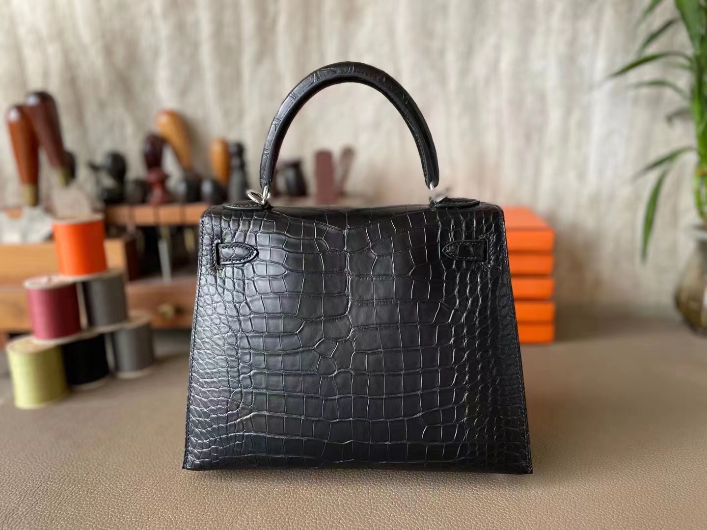 Hermès（爱马仕）Kelly 凯莉包 黑色 雾面美洲鳄 银扣 25cm