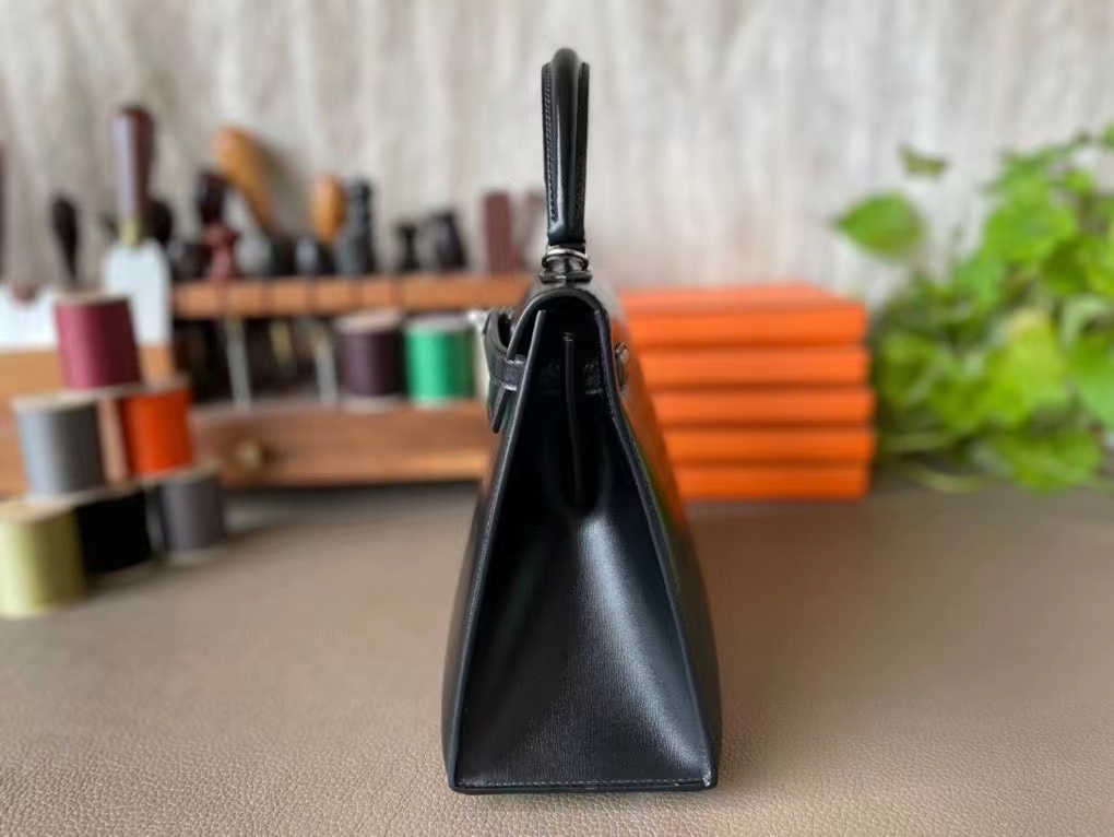 Hermès（爱马仕）Kelly 凯莉包 黑色 Box皮 银扣 25cm