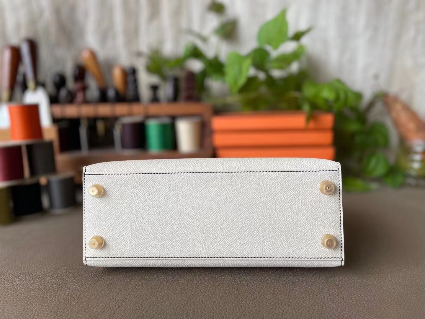 Hermès（爱马仕）Kelly 凯莉包 奶昔白 拼 黑色 Epsom掌纹皮 反色走线 外缝 金扣 25cm