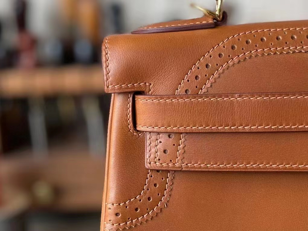Hermès（爱马仕）Kelly 凯莉包 蕾丝 金棕色 平纹马鞍皮 金扣 28cm