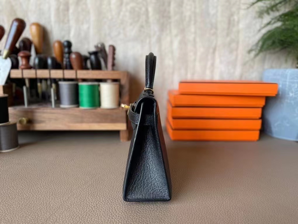 Hermès（爱马仕）mini kelly 迷你凯莉 黑色 Chevre 山羊皮 金扣 19cm 二代