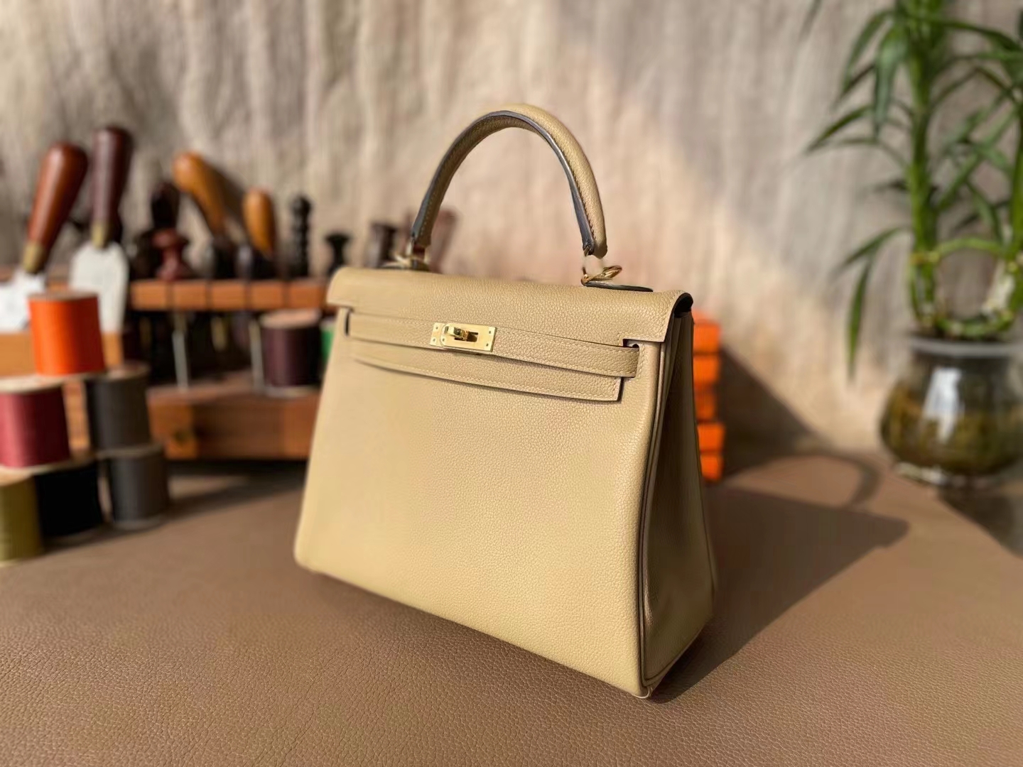 Hermès（爱马仕）kelly 凯莉包 风衣灰 evercolor皮 金扣 25cm