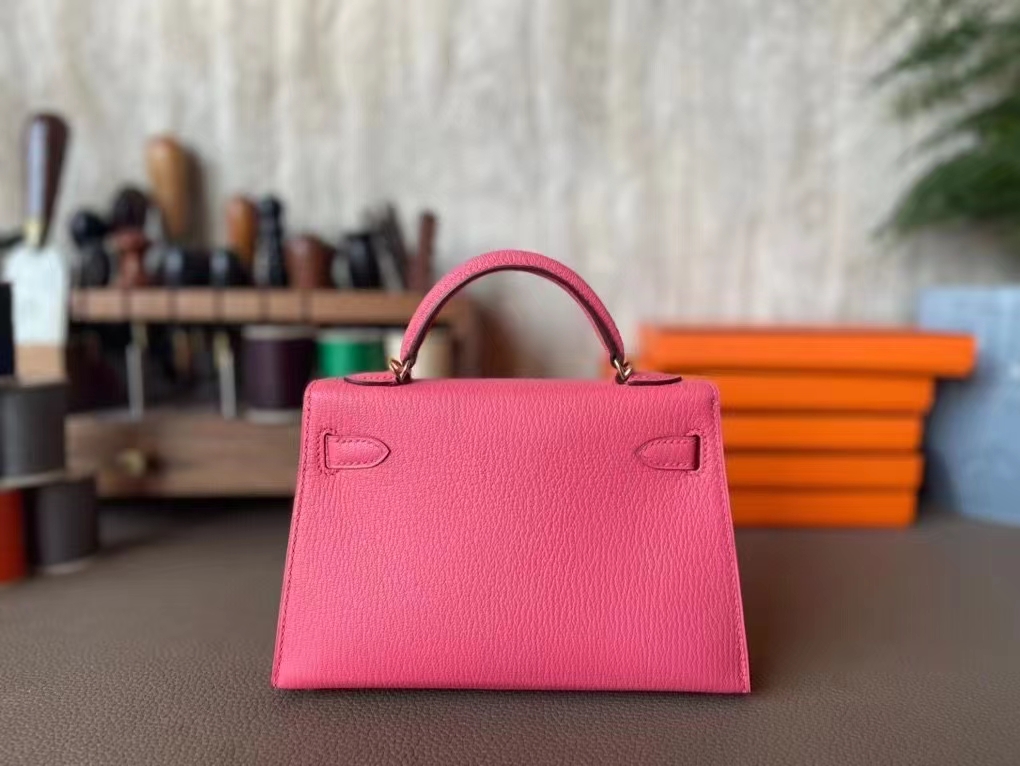 Hermès（爱马仕）mini kelly 迷你凯莉 Chevre 山羊皮 唇膏粉 金扣 19cm 二代