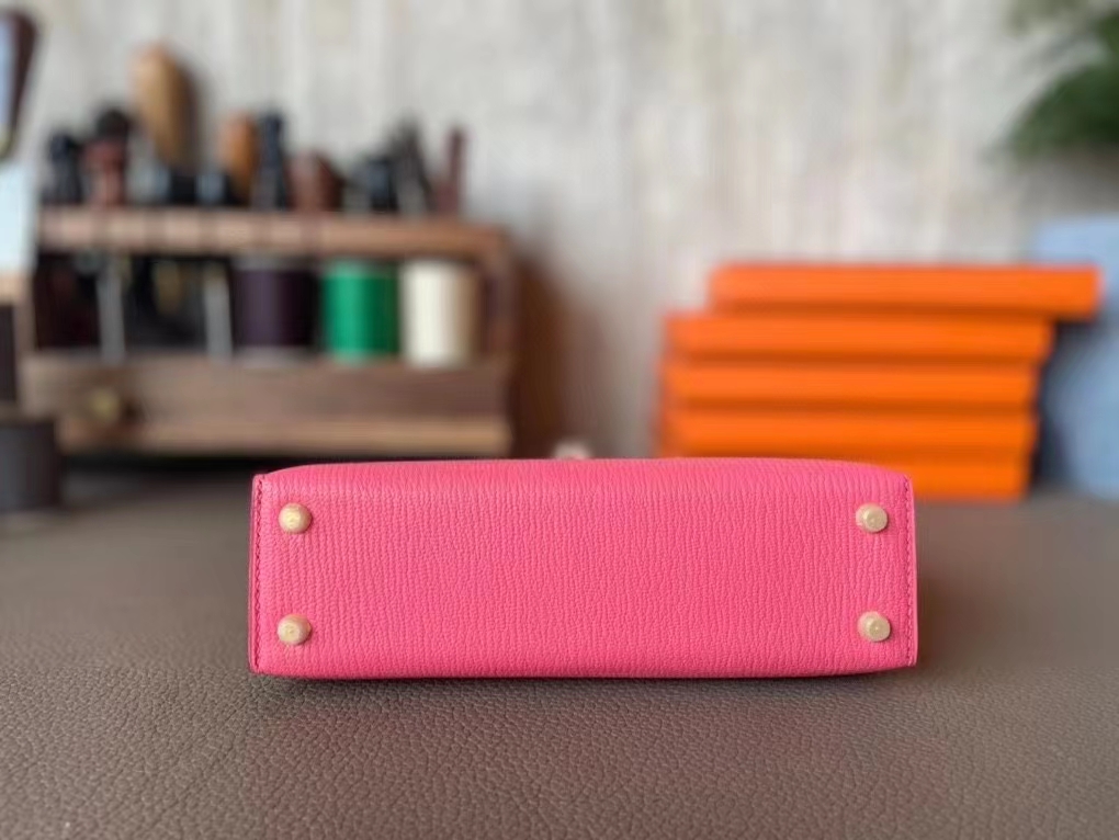 Hermès（爱马仕）mini kelly 迷你凯莉 Chevre 山羊皮 唇膏粉 金扣 19cm 二代