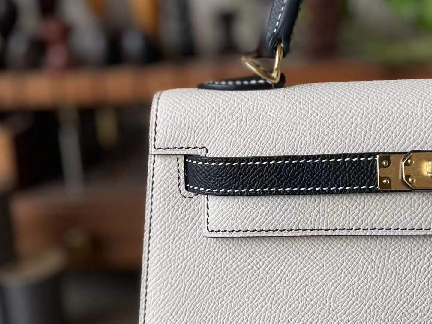 Hermès（爱马仕）Kelly 凯莉包 奶昔白 拼 黑色 Epsom掌纹皮 反色走线 外缝 金扣 25cm