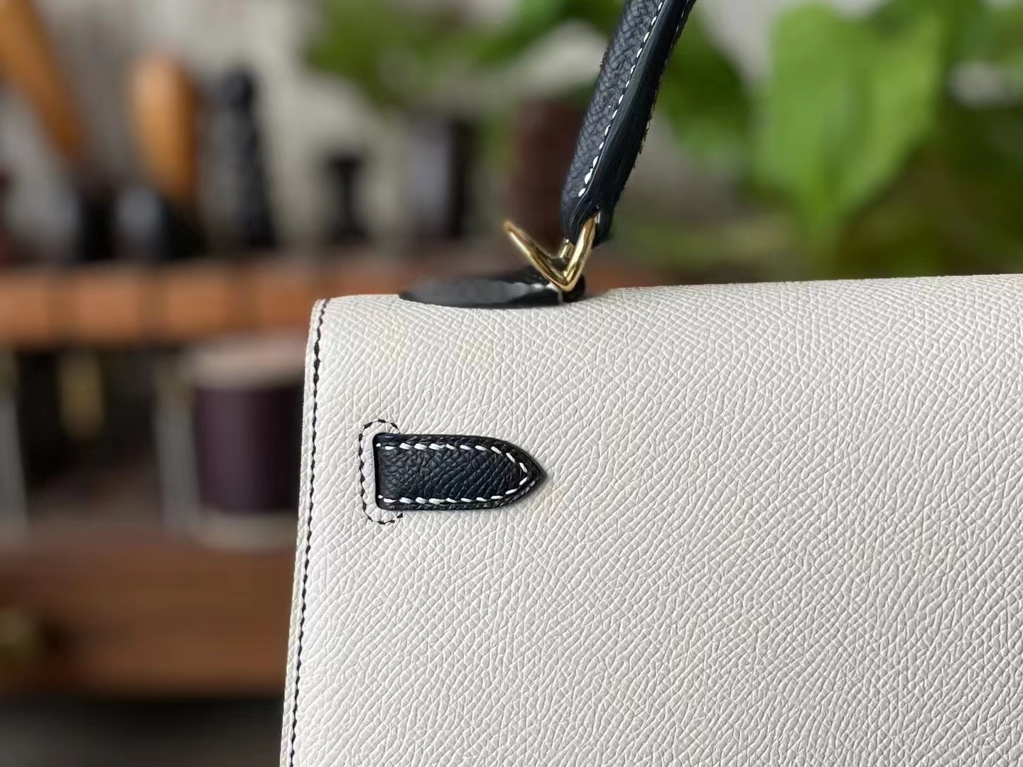 Hermès（爱马仕）Kelly 凯莉包 奶昔白 拼 黑色 Epsom掌纹皮 反色走线 外缝 金扣 25cm