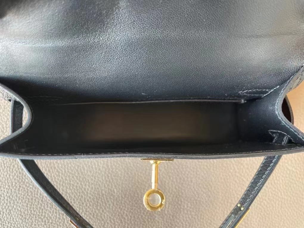 Hermès（爱马仕）mini kelly 迷你凯莉 黑色 Chevre 山羊皮 金扣 19cm 二代