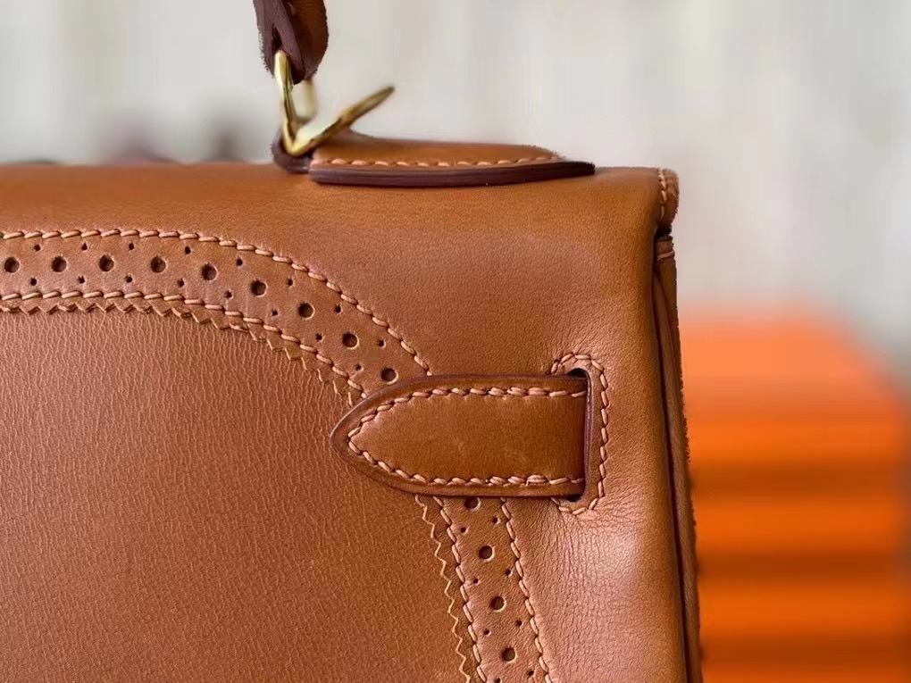 Hermès（爱马仕）Kelly 凯莉包 蕾丝 金棕色 平纹马鞍皮 金扣 28cm
