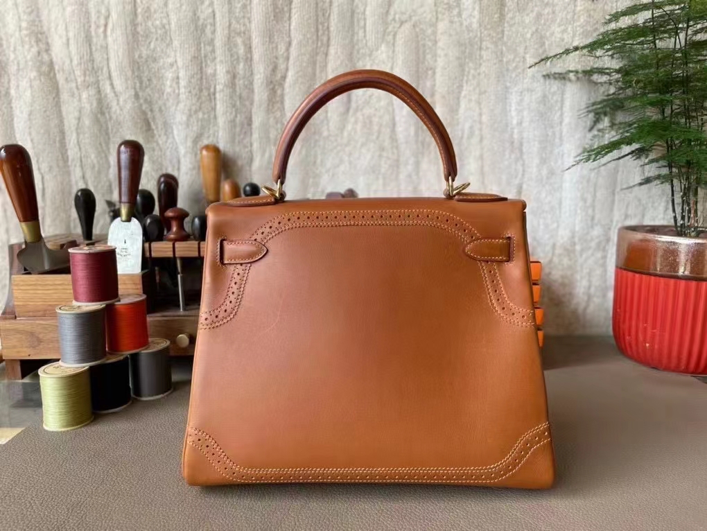 Hermès（爱马仕）Kelly 凯莉包 蕾丝 金棕色 平纹马鞍皮 金扣 28cm