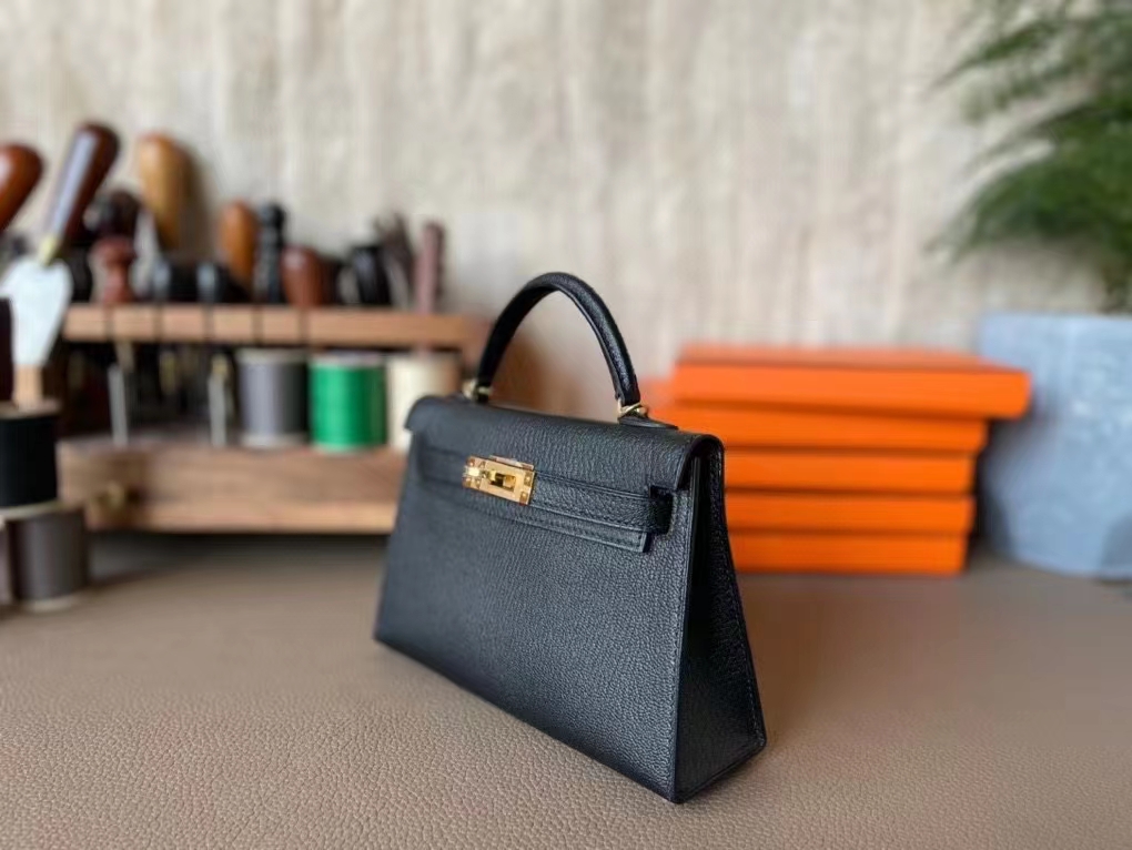 Hermès（爱马仕）mini kelly 迷你凯莉 黑色 Chevre 山羊皮 金扣 19cm 二代