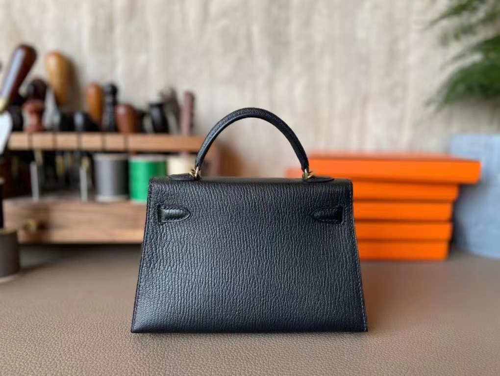 Hermès（爱马仕）mini kelly 迷你凯莉 黑色 Chevre 山羊皮 金扣 19cm 二代