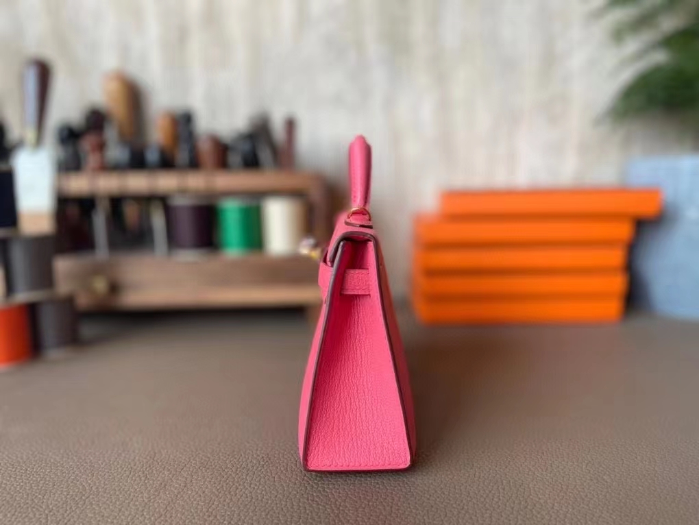Hermès（爱马仕）mini kelly 迷你凯莉 Chevre 山羊皮 唇膏粉 金扣 19cm 二代