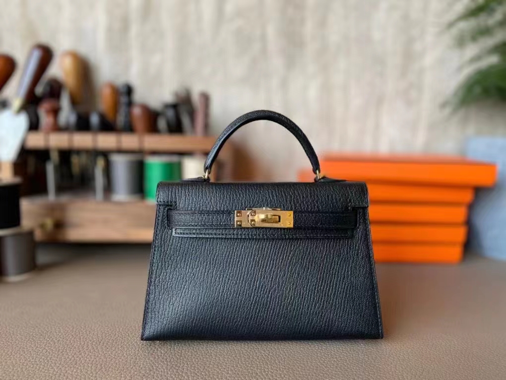 Hermès（爱马仕）mini kelly 迷你凯莉 黑色 Chevre 山羊皮 金扣 19cm 二代