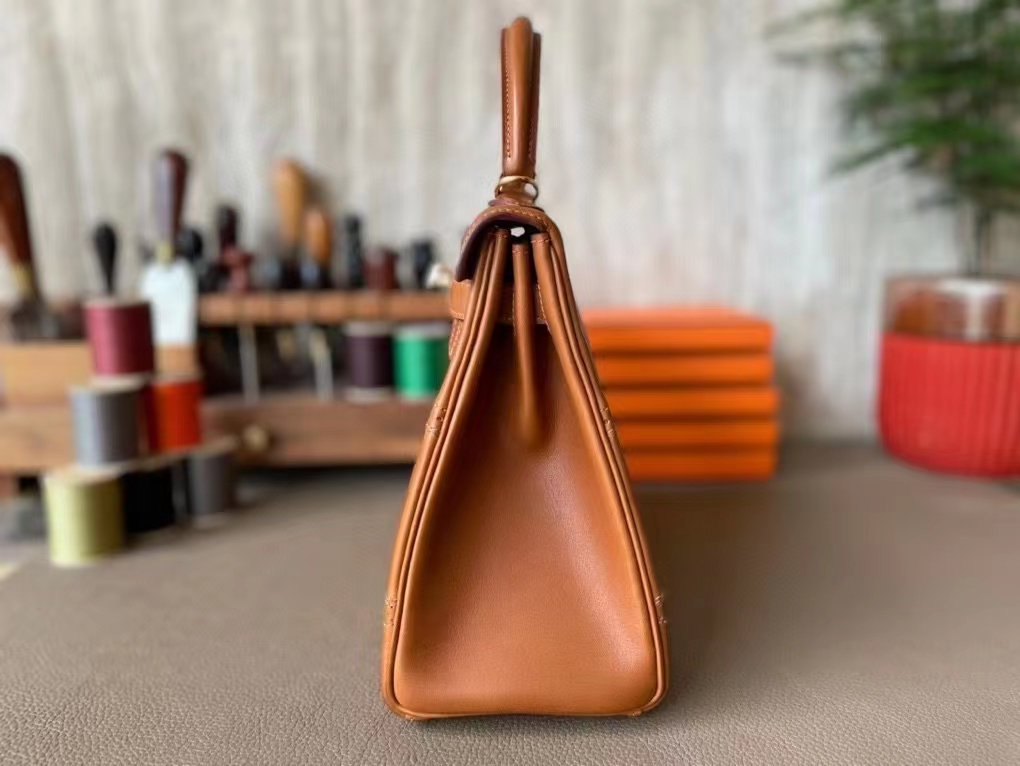 Hermès（爱马仕）Kelly 凯莉包 蕾丝 金棕色 平纹马鞍皮 金扣 28cm
