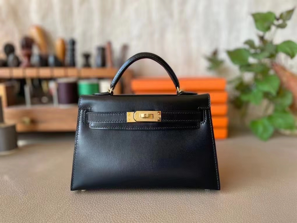 Hermès（爱马仕）MINI kelly 迷你凯莉 黑色 BOX皮 金扣 19cm 二代