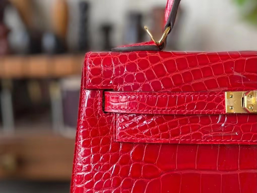 Hermès（爱马仕）kelly 凯莉包 法拉利红 亮面美洲鳄 金扣 25cm