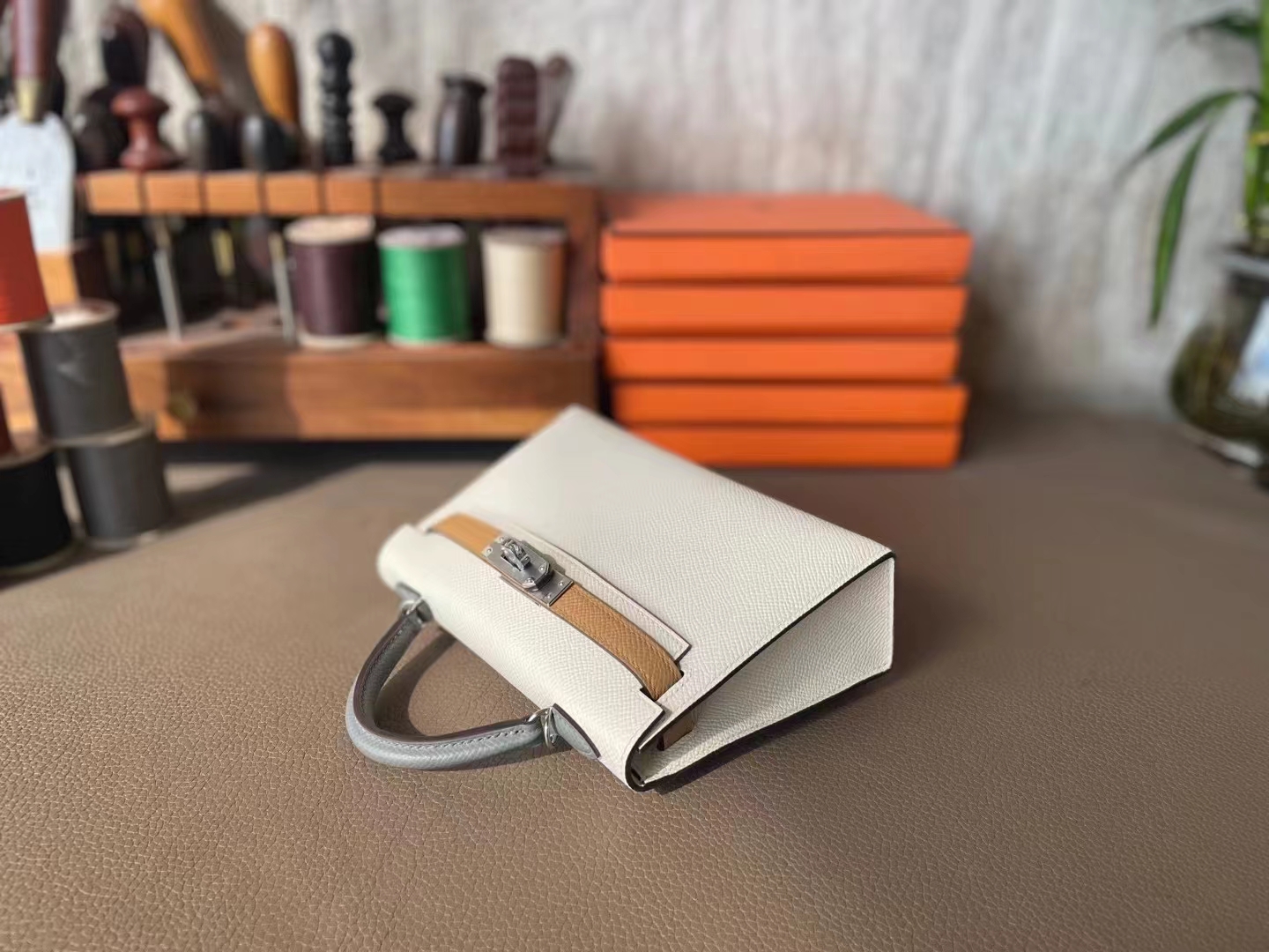 Hermès（爱马仕）Mini kelly 迷你凯莉 三拼色 奶油白 拼 奶茶色 拼 积雨云灰 Epsom 银扣 19cm 二代