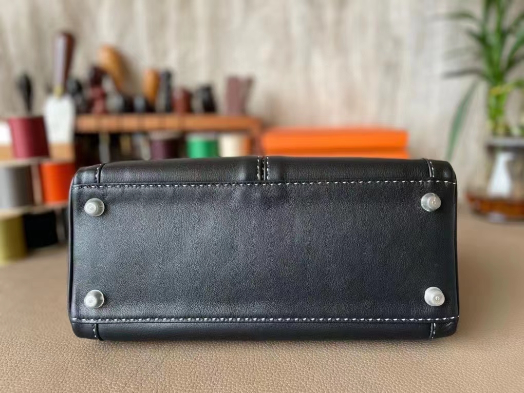 Hermès（爱马仕）kelly lakis 黑色 钢琴线 Swfit皮 银扣 28cm