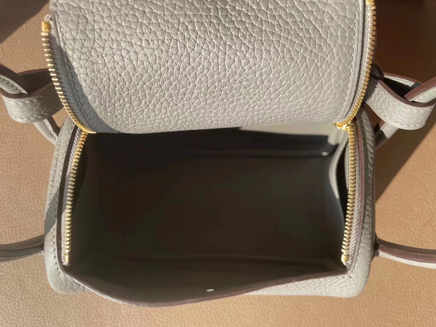Hermès（爱马仕）MINI lindy 迷你琳迪包 积雨云灰 TC 大牛皮 银扣 20cm