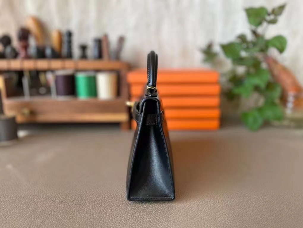 Hermès（爱马仕）MINI kelly 迷你凯莉 黑色 BOX皮 金扣 19cm 二代