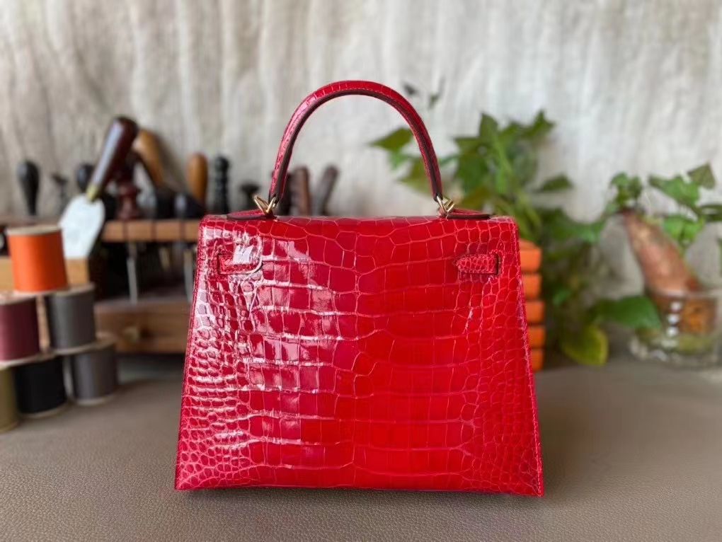 Hermès（爱马仕）kelly 凯莉包 法拉利红 亮面美洲鳄 金扣 25cm