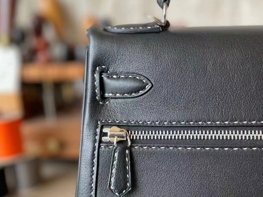 Hermès（爱马仕）kelly lakis 黑色 钢琴线 Swfit皮 银扣 28cm