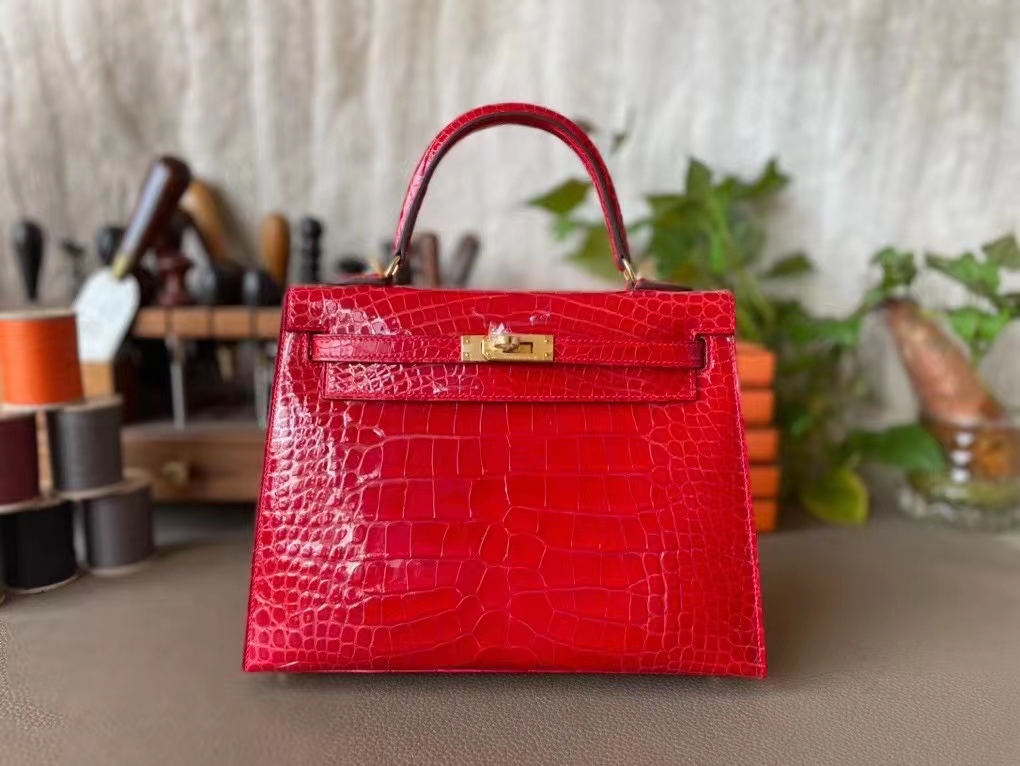 Hermès（爱马仕）kelly 凯莉包 法拉利红 亮面美洲鳄 金扣 25cm