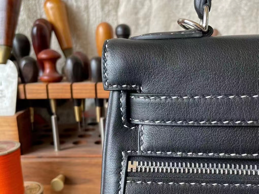 Hermès（爱马仕）kelly lakis 黑色 钢琴线 Swfit皮 银扣 28cm