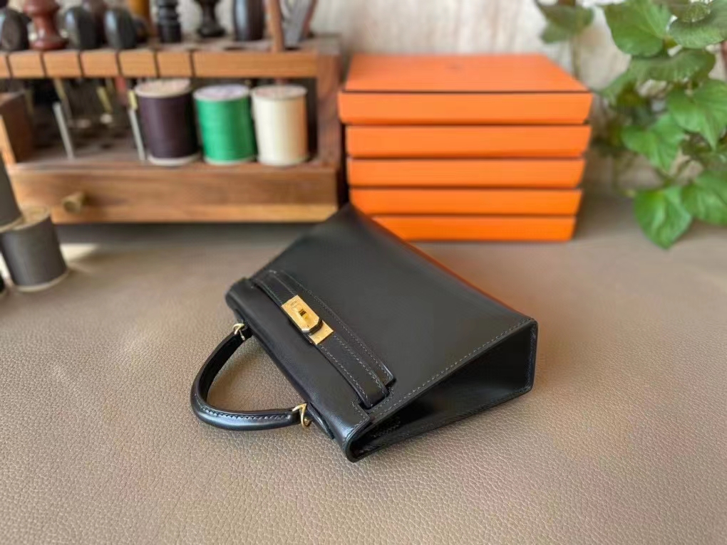Hermès（爱马仕）MINI kelly 迷你凯莉 黑色 BOX皮 金扣 19cm 二代