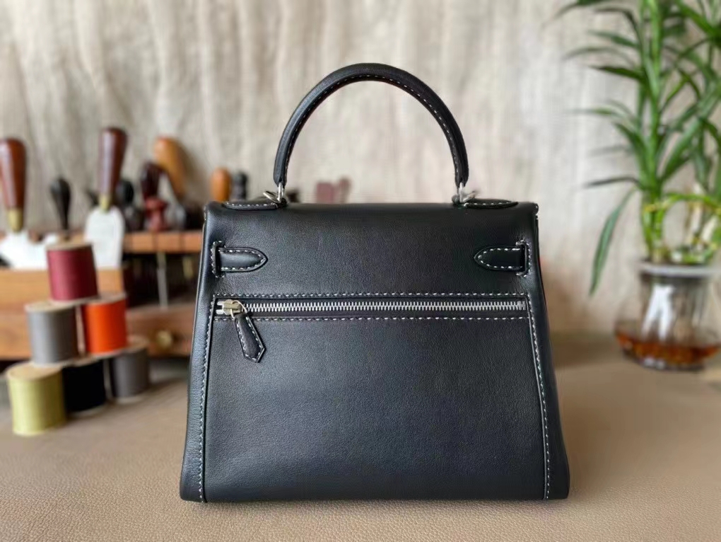 Hermès（爱马仕）kelly lakis 黑色 钢琴线 Swfit皮 银扣 28cm