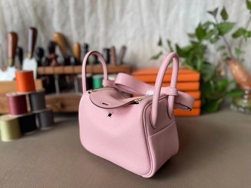 Hermès（爱马仕）Lindy 琳迪包 3Q 水粉色 TC 大牛皮 金扣 20cm