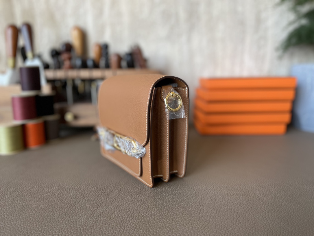 Hermès（爱马仕）Roulis 猪鼻子 金棕色 EC皮 金扣 19cm