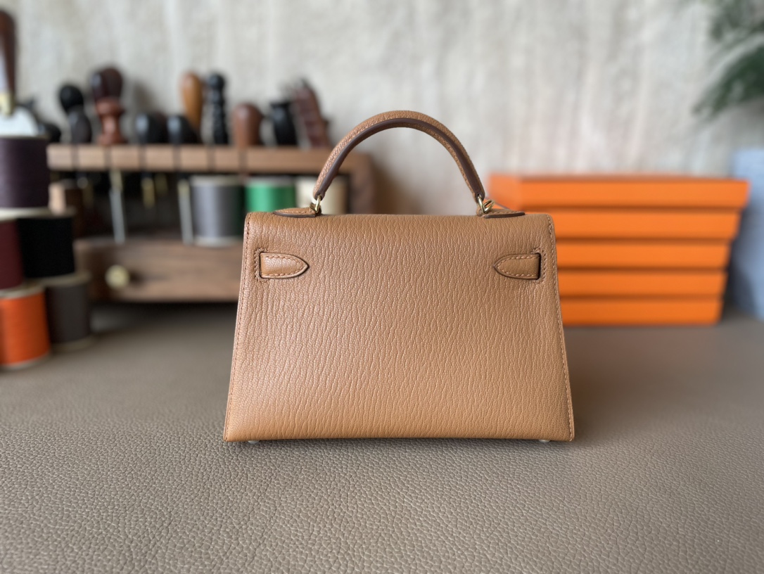 Hermès（爱马仕）Mini kelly 迷你凯莉 雀木色 山羊皮 金扣 19cm 二代 改进版