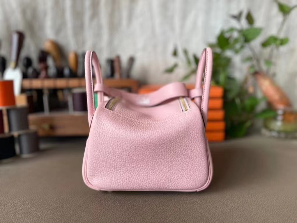 Hermès（爱马仕）Lindy 琳迪包 3Q 水粉色 TC 大牛皮 金扣 20cm
