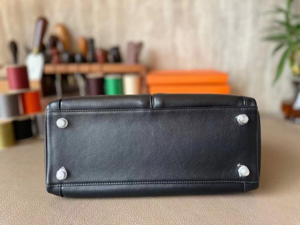 Hermès（爱马仕）Kelly lakis 黑色 swift皮 银扣 28cm
