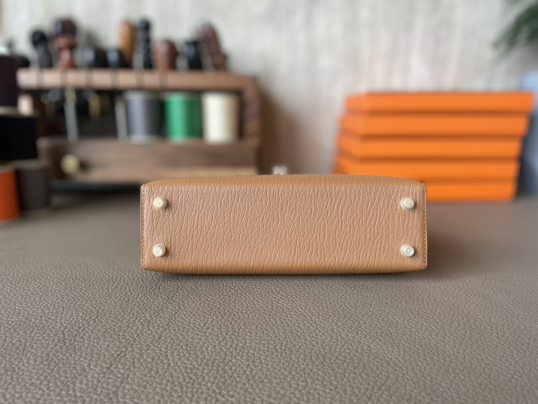Hermès（爱马仕）Mini kelly 迷你凯莉 雀木色 山羊皮 金扣 19cm 二代 改进版